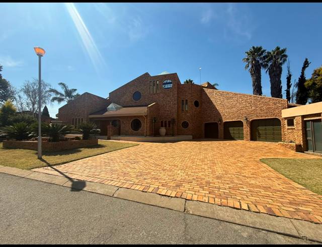 6 BEDROOM HOUSE FOR SALE IN SUNWARD PARK